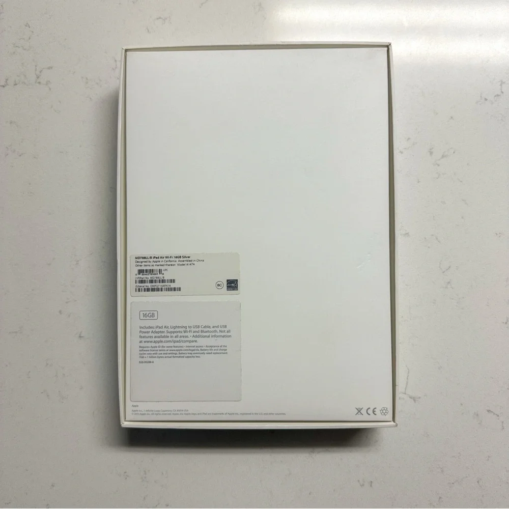 iPad Air 1st Gen 📱 16GB Wi-Fi + Box, Adapter, & Bonus Case – Good Condition! - Picture 6 of 11